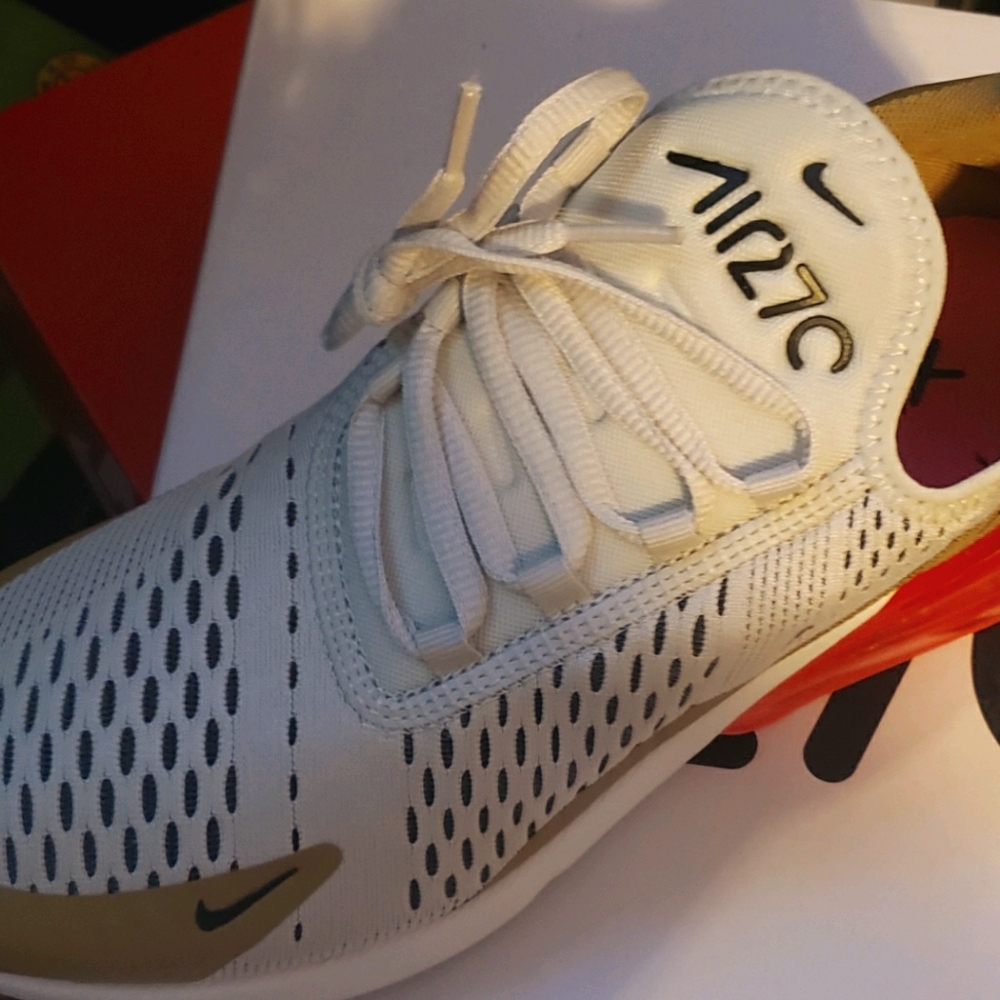 Ladies sz 9 air max